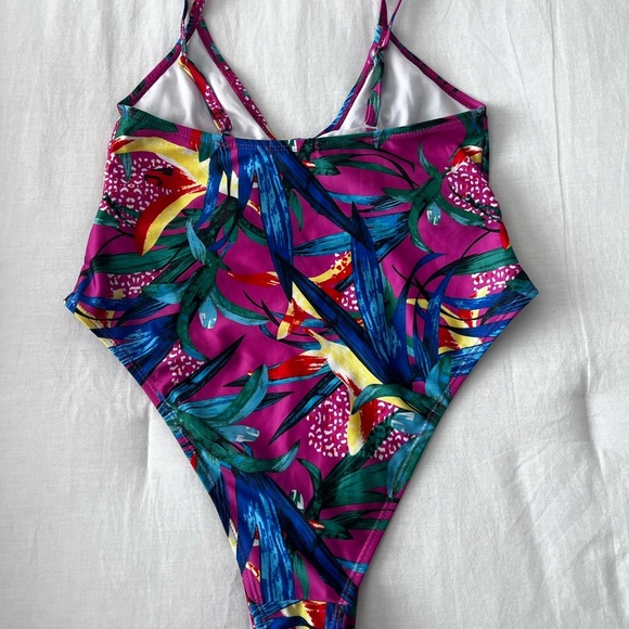 Nasty Gal Women’s Tropical One Piece High Leg High Cut Swimsuit Size 6 - Picture 6 of 6